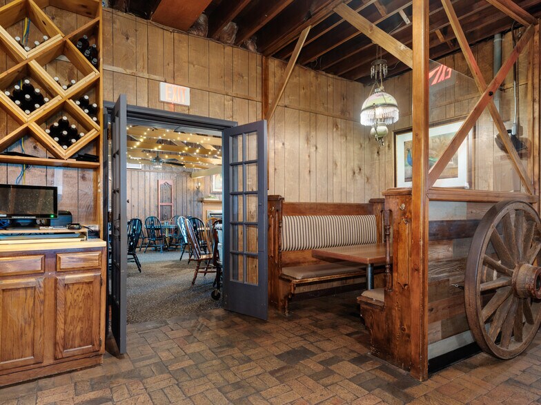 More Photos Of 2973 N Il Route 71, Ottawa Restaurant For Sale