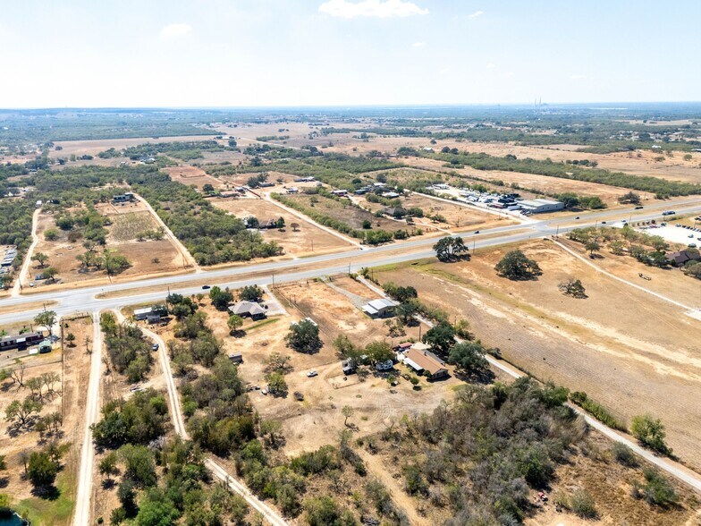 More Photos Of 13747 US Highway 87 S, Adkins Flex For Lease