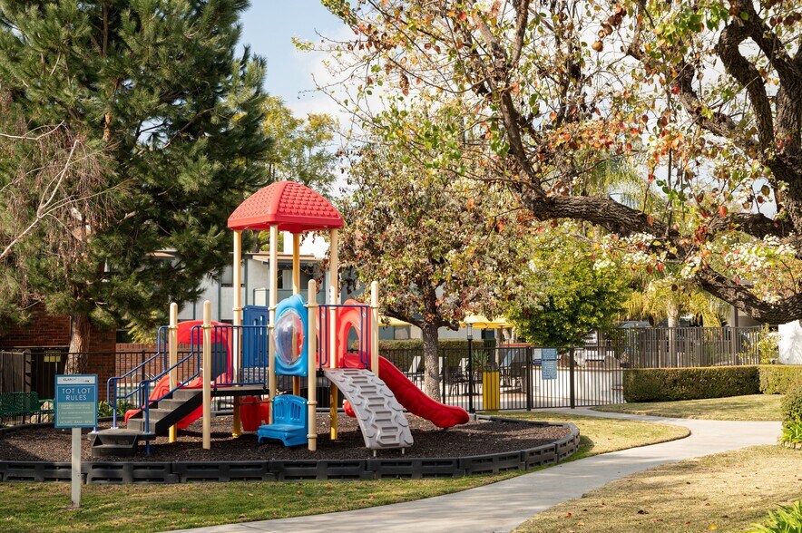 More Photos Of 516 S Indian Hill Blvd, Claremont Apartments For Sale