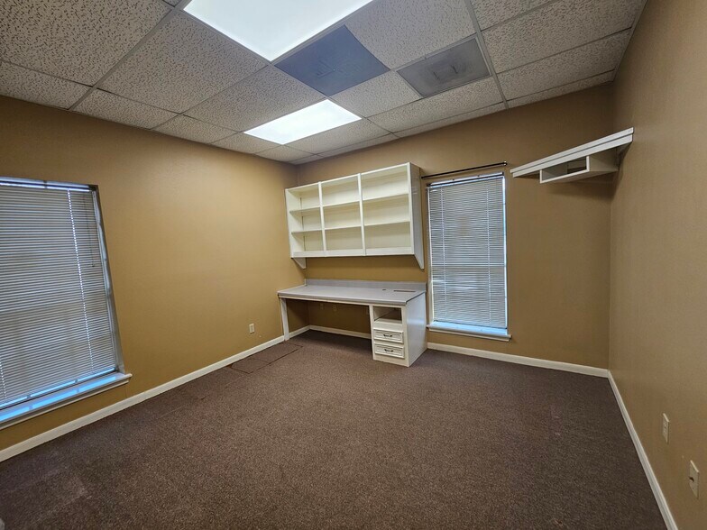 More Photos Of 14741 Pebble Bend Dr, Houston Loft Creative Space For Lease