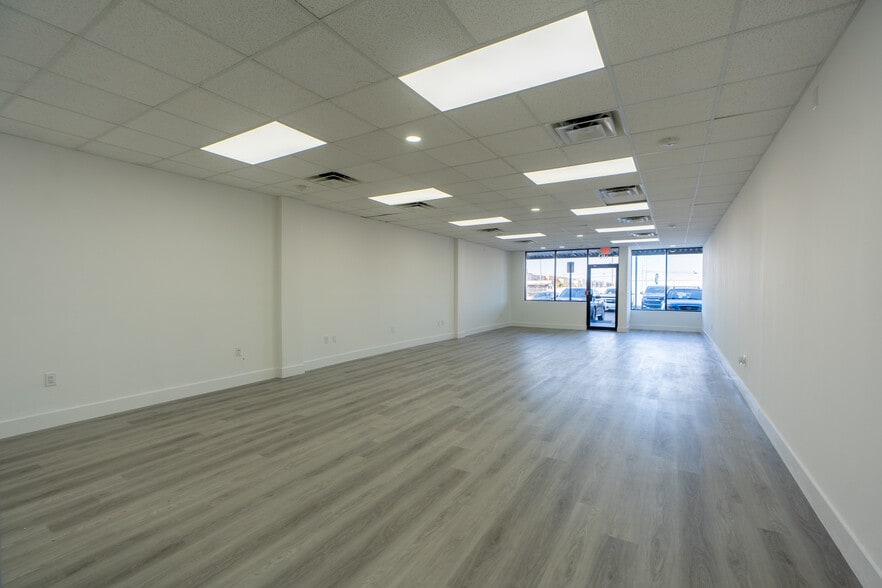 More Photos Of 7506-7560 NW 70th St, Miami Unknown For Lease