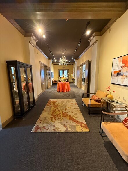 More Photos Of 207 3rd st, Lee's Summit General Retail For Lease