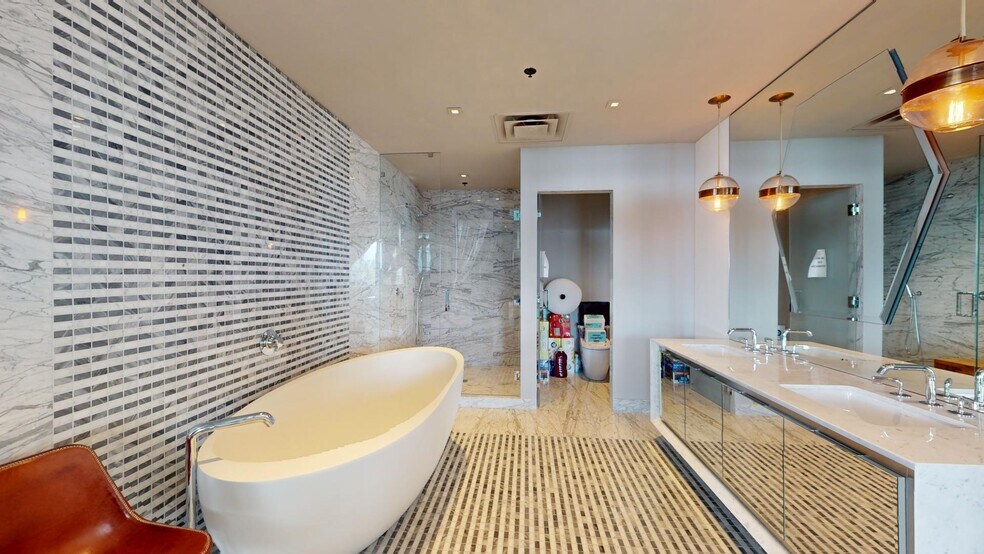 More Photos Of 2955 NE 7th Ave, Miami Storefront Retail Office For Sale