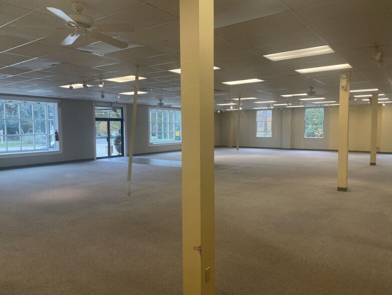 More Photos Of 631-643 Danbury Rd, Wilton Freestanding For Lease