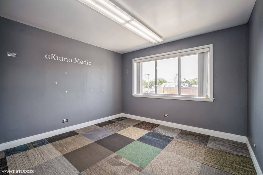More Photos Of 8755 Trumbull Ave, Skokie Office For Lease