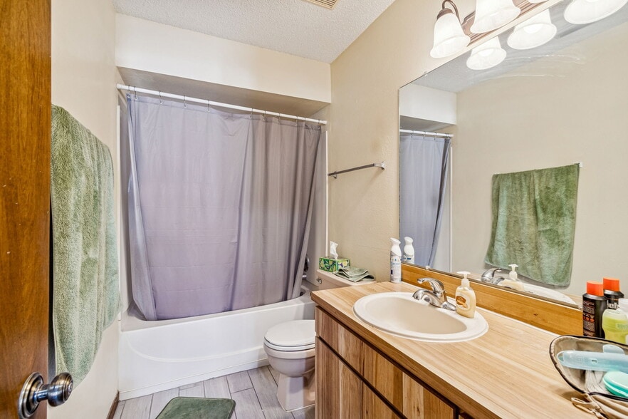 More Photos Of 6406 S Adelia Ave, Tampa Multifamily For Sale