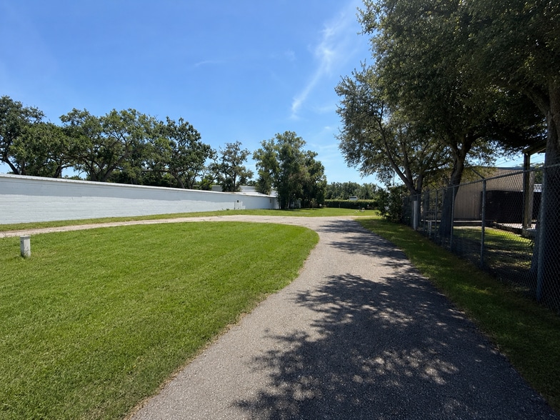More Photos Of 6805 Benjamin Rd, Tampa Industrial For Lease
