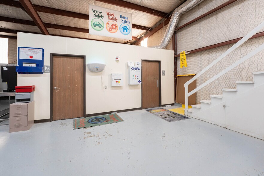 More Photos Of 225 Lawton Ave, Hereford Manufacturing For Sale