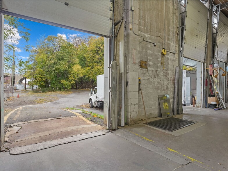 More Photos Of 4341 Bullard Ave, Bronx Warehouse For Lease