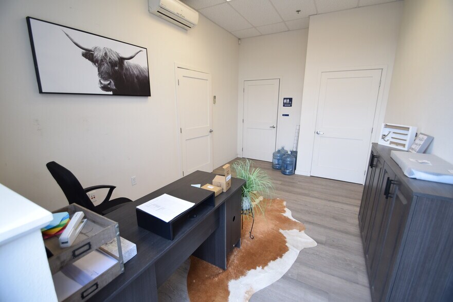 More Photos Of 2121 SW Deerhound Ave, Redmond Manufacturing For Lease