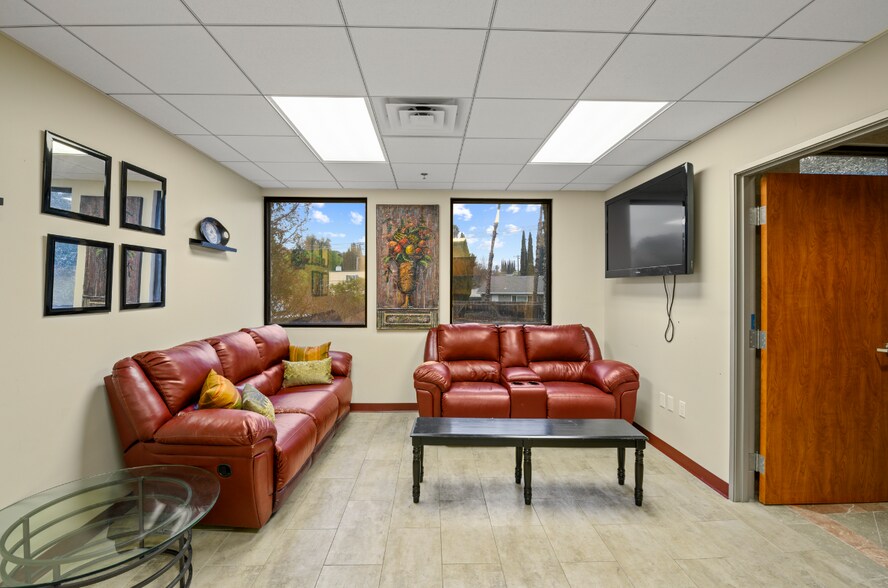 More Photos Of 311 Haigh Rd, Thousand Oaks Medical For Lease