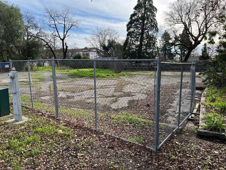 More Photos Of 270 Windsor River, Windsor Land For Sale