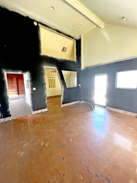 More Photos Of 401 N La Brea Ave, Inglewood Warehouse For Lease