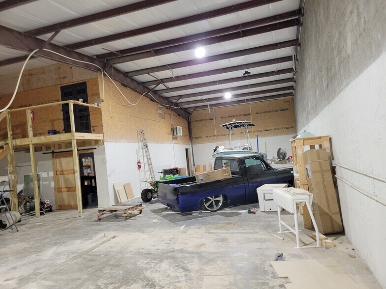 More Photos Of 6266 Janes Ln, Naples Manufacturing For Lease