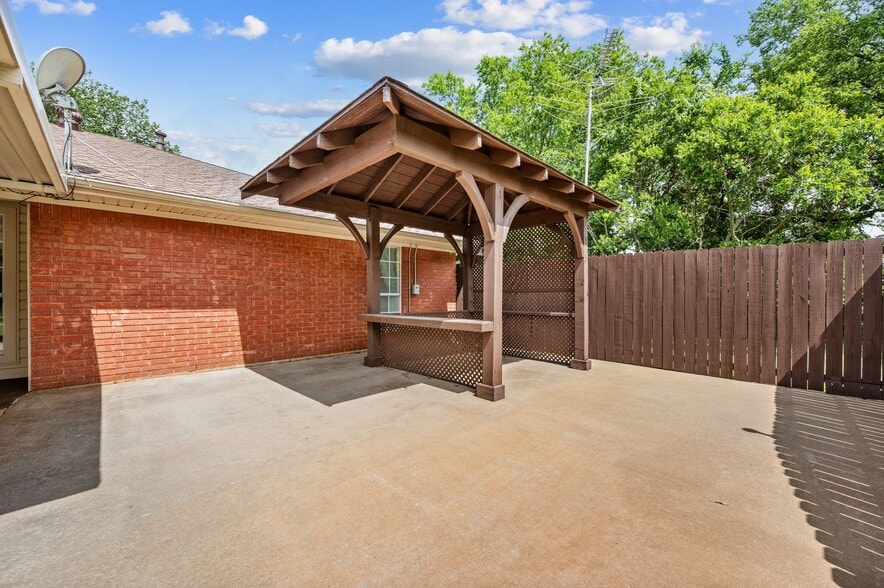 More Photos Of 981 Witherspoon Way, Flower Mound Industrial For Sale