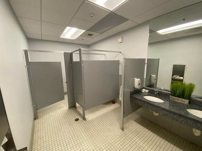 More Photos Of 800 Technology Center Dr, Stoughton Light Manufacturing For Lease