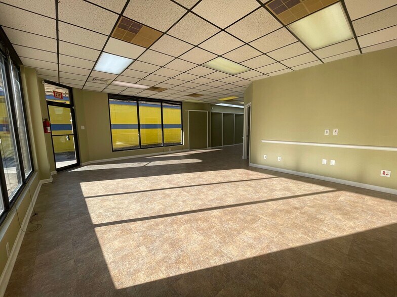 More Photos Of 1911 Lejeune Blvd, Jacksonville Storefront Retail Office For Lease