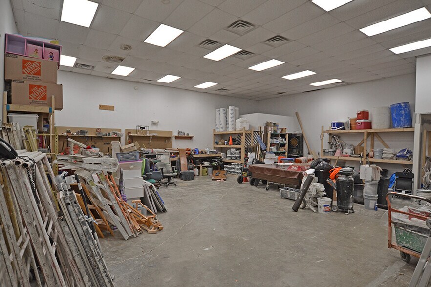 More Photos Of 210 W Division St, Maryville Flex For Lease