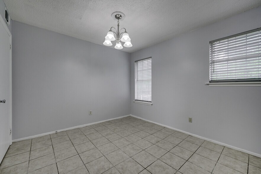 More Photos Of 1906 W Matthews Ave, Jonesboro Apartments For Sale