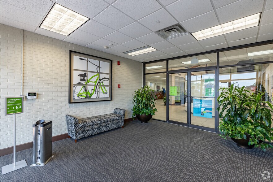 More Photos Of 70 N Baylen St, Pensacola Office For Lease