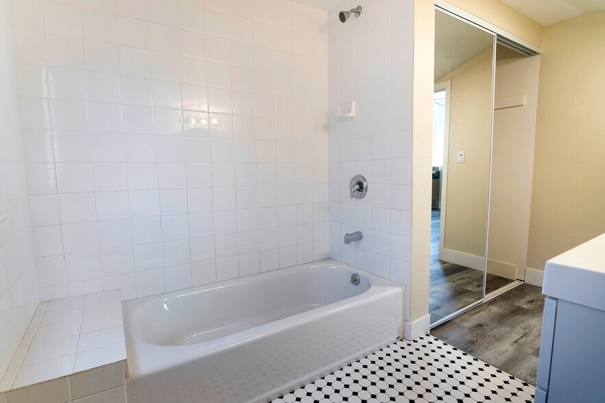 More Photos Of 1703 Toberman St, Los Angeles Apartments For Sale