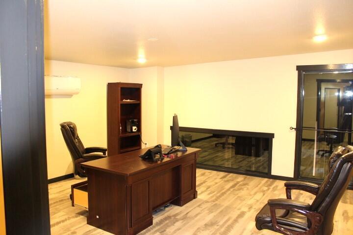 More Photos Of 711 Summer St, Eureka Storefront For Sale