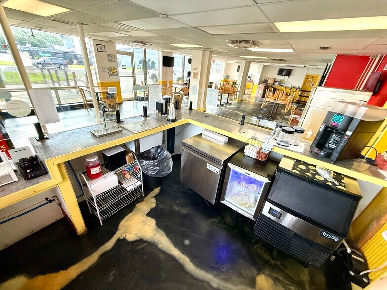 More Photos Of 1314 S Adams St, Tallahassee Convenience Store For Lease