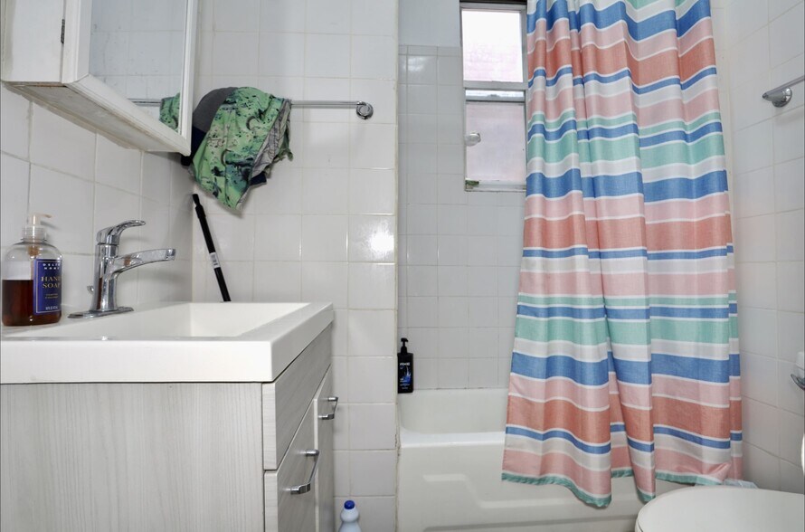 More Photos Of 2606 Central Ave, Union City Apartments For Sale