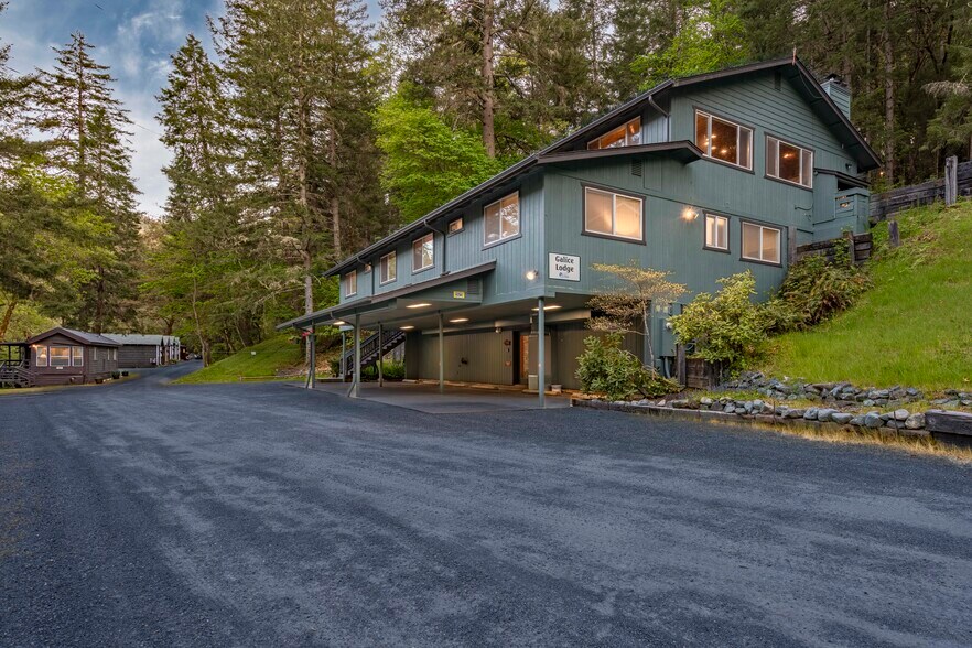 More Photos Of 11744 Galice Rd, Merlin Hotel For Sale