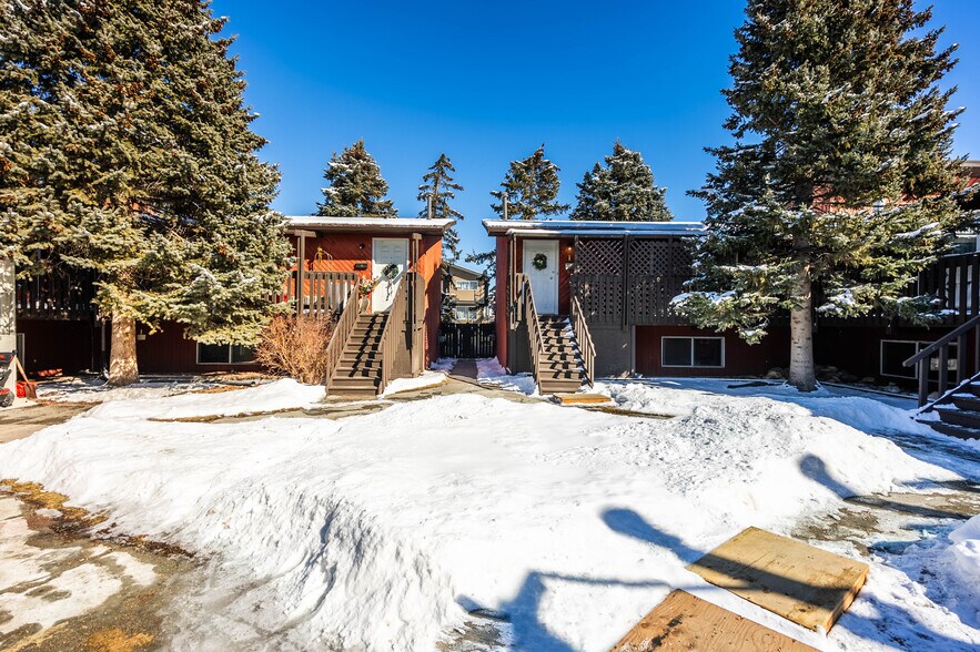 More Photos Of 4607 73 St NW, Calgary Apartments For Sale