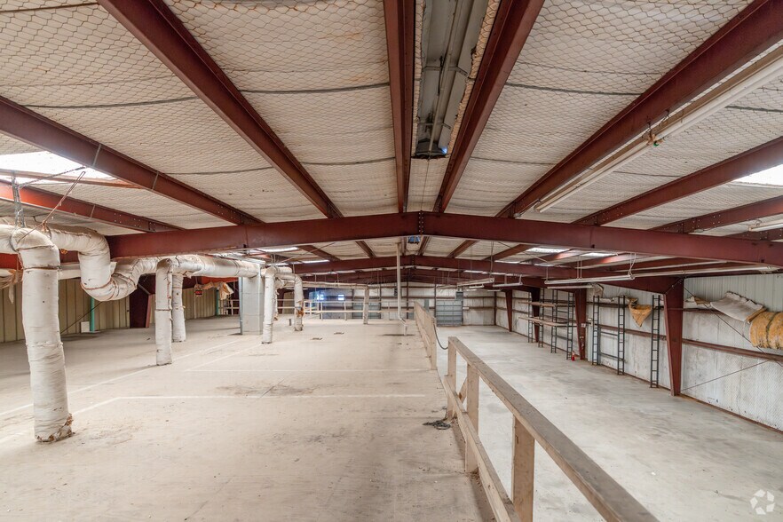 More Photos Of 2324 W Reagan St, Palestine Warehouse For Sale