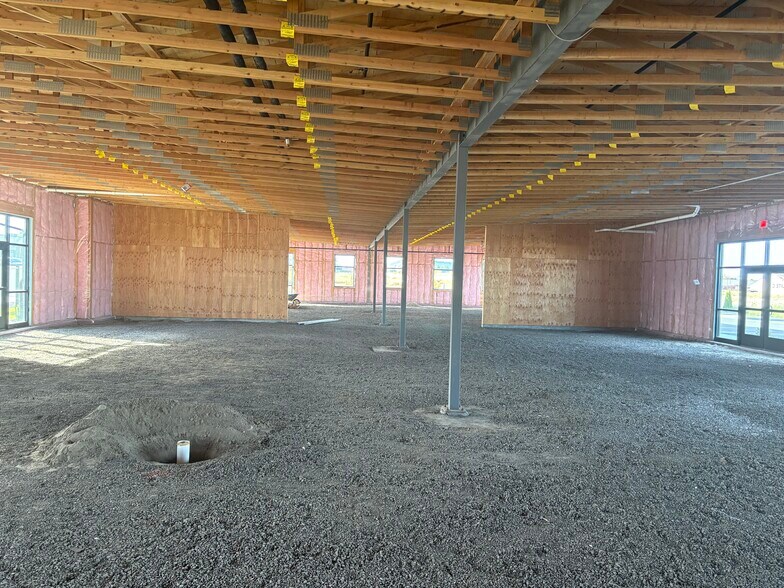 More Photos Of 7034 W Clearwater Ave, Kennewick General Retail For Lease