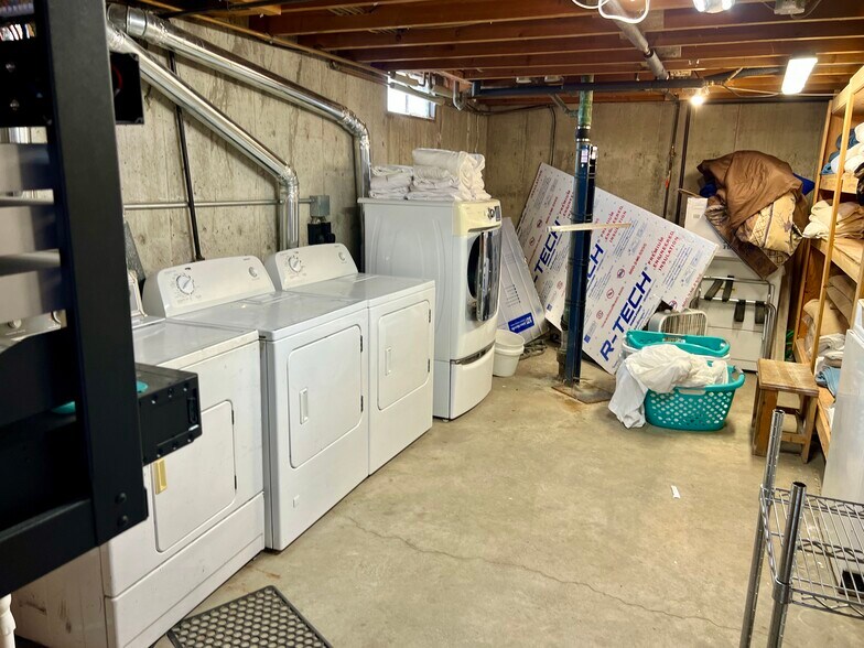 More Photos Of 501 S 6th St, Thermopolis Hotel For Sale