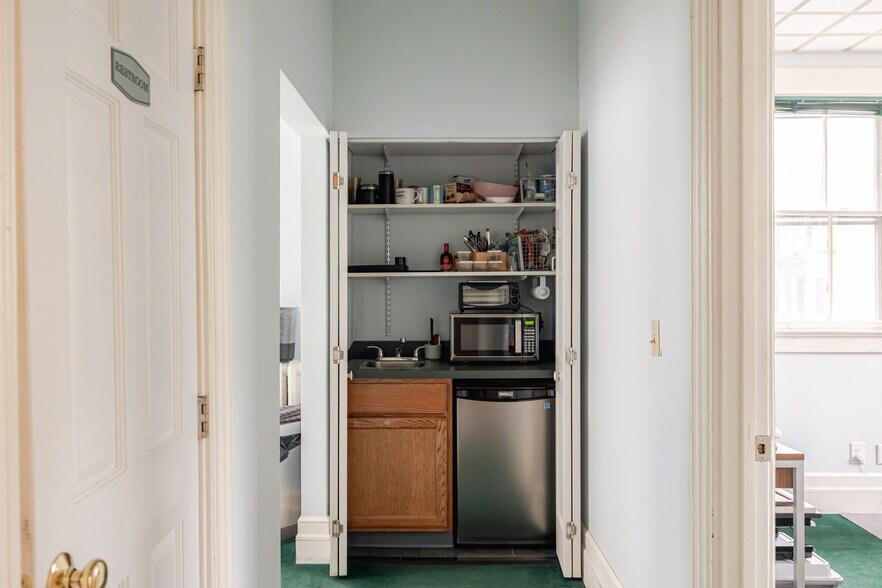 More Photos Of 437 E Allen St, Hudson Office For Sale