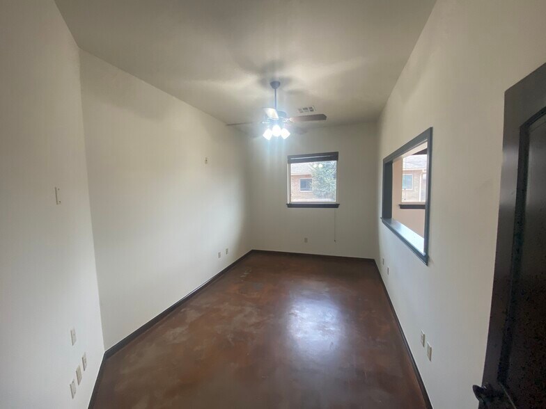 More Photos Of 604 W 18th St, Edmond Office For Lease