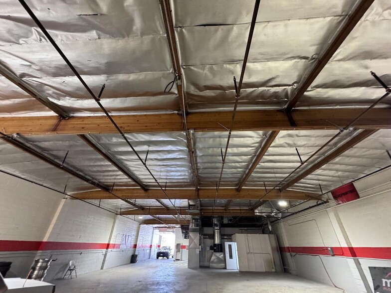 More Photos Of 21410 Parthenia St, Canoga Park Unknown For Lease