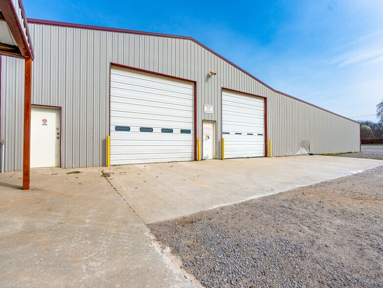 More Photos Of 122 N Hickory, Roff Flex For Sale