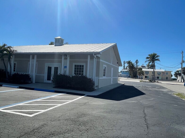 More Photos Of 6061 Estero Blvd, Fort Myers Bank For Sale