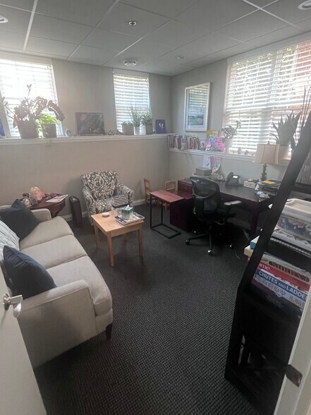 More Photos Of 405 Illinois Ave, St Charles Office For Lease