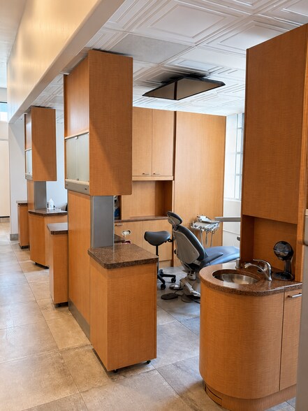 More Photos Of 226-228 Atlantic ave, Long Beach General Retail For Sale