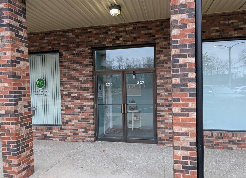 More Photos Of 7501 N University St, Peoria General Retail For Lease