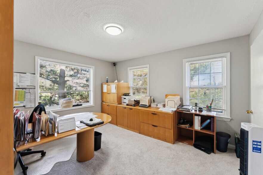 More Photos Of 5730 Biscayne dr, Alexandria Office For Sale