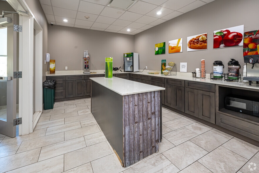 More Photos Of 9970 Airline Hwy, Baton Rouge Hotel For Sale