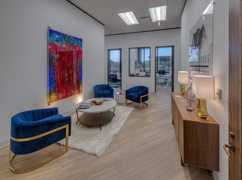 More Photos Of 14141 Southwest Fwy, Sugar Land Office For Sale