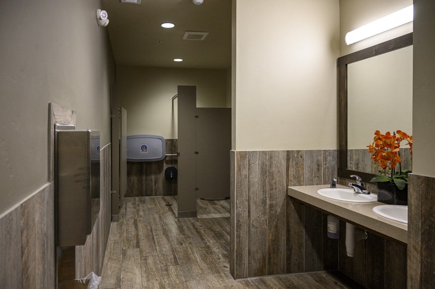 More Photos Of 19920 1st St, Hilmar Restaurant For Lease