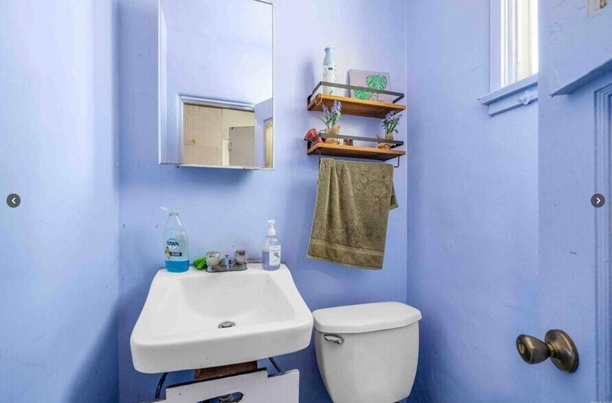 More Photos Of 2070 Santa Fe Ave, Long Beach Storefront Retail Office For Sale