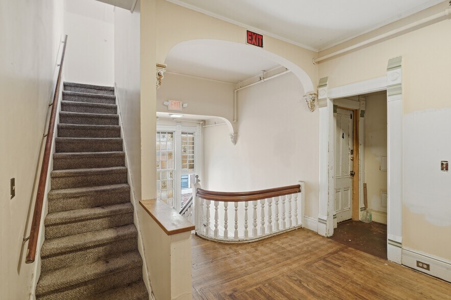 More Photos Of 40 S Hamilton St, Poughkeepsie Apartments For Sale