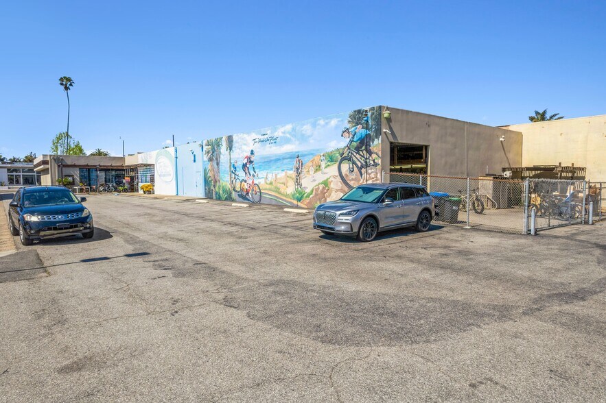 More Photos Of 420 E 17th St, Costa Mesa Freestanding For Lease