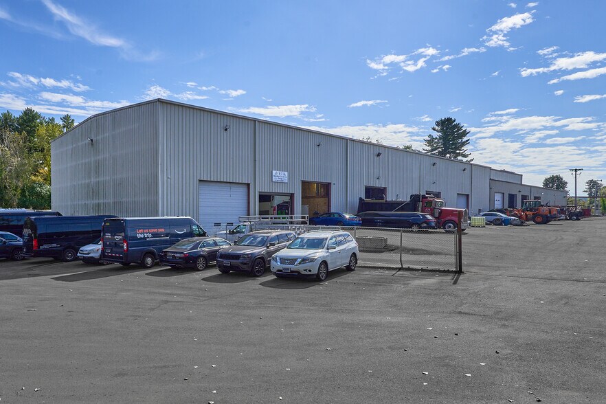 More Photos Of 896 Boston Post Rd, Marlborough Unknown For Lease