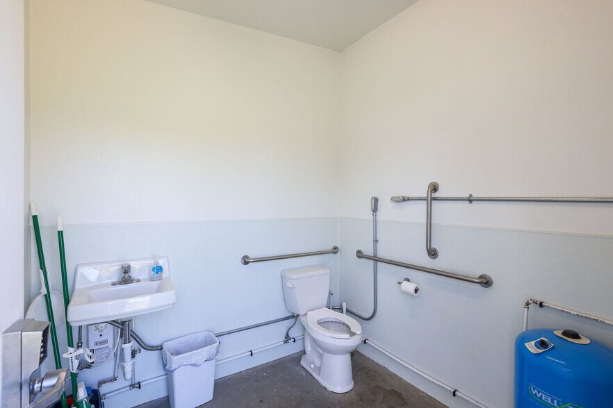 More Photos Of 460 Krahn Ln, McCall Warehouse For Sale